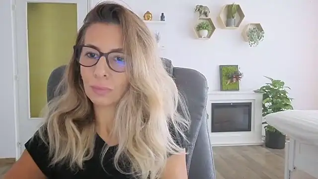 Snapshot of SukyGirl chatting on 25, 9, 2025 SukyGirl online show from 25, 9, 2025