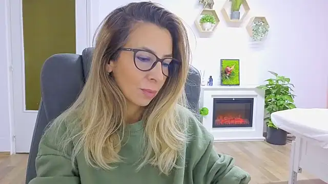 Snapshot of SukyGirl chatting on 13, 10, 2025 SukyGirl online show from 13, 10, 2025