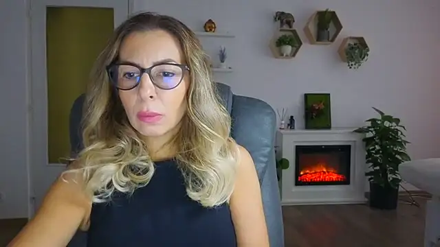 Snapshot of SukyGirl chatting on 16, 10, 2025 SukyGirl online show from 16, 10, 2025