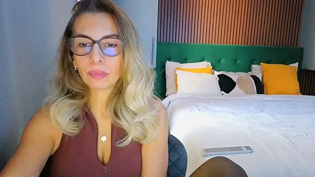 Snapshot of SukyGirl chatting on 17, 10, 2025 SukyGirl online show from 17, 10, 2025