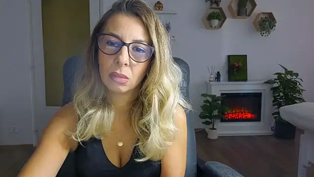 Snapshot of SukyGirl chatting on 20, 10, 2025 SukyGirl online show from 20, 10, 2025