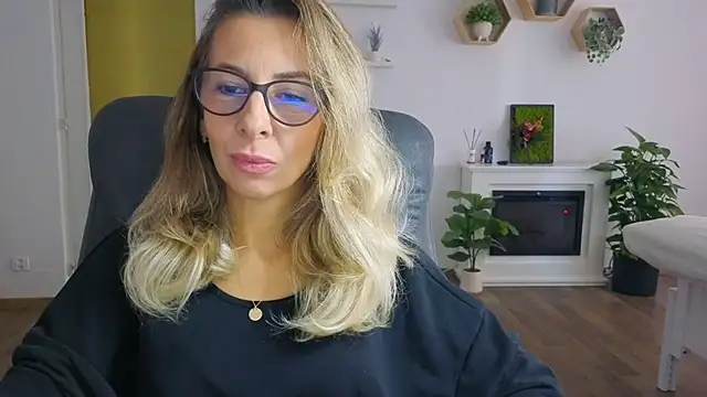 Snapshot of SukyGirl chatting on 21, 10, 2025 SukyGirl online show from 21, 10, 2025