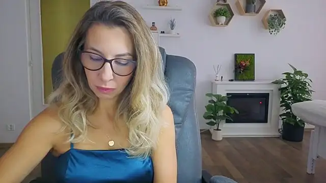 Snapshot of SukyGirl chatting on 23, 10, 2025 SukyGirl online show from 23, 10, 2025