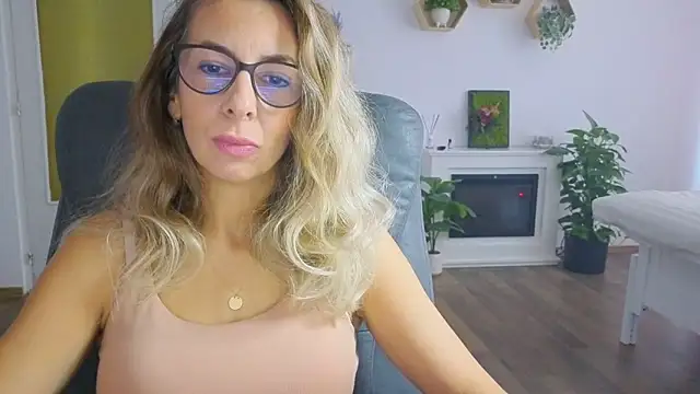 Snapshot of SukyGirl chatting on 31, 10, 2025 SukyGirl online show from 31, 10, 2025