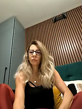 Snapshot of SukyGirl chatting on 5, 11, 2025 SukyGirl online show from 5, 11, 2025