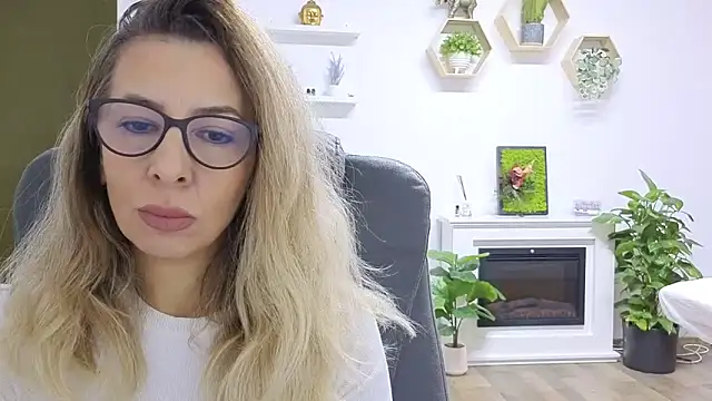 Snapshot of SukyGirl chatting on 11, 11, 2025 SukyGirl online show from 11, 11, 2025