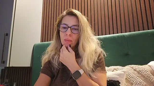 Snapshot of SukyGirl chatting on 12, 11, 2025 SukyGirl online show from 12, 11, 2025