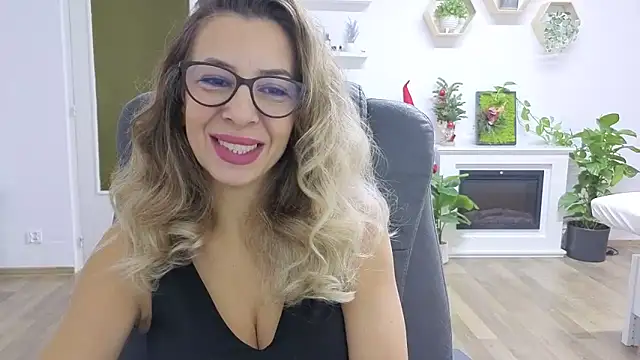 Snapshot of SukyGirl chatting on 25, 11, 2025 SukyGirl online show from 25, 11, 2025