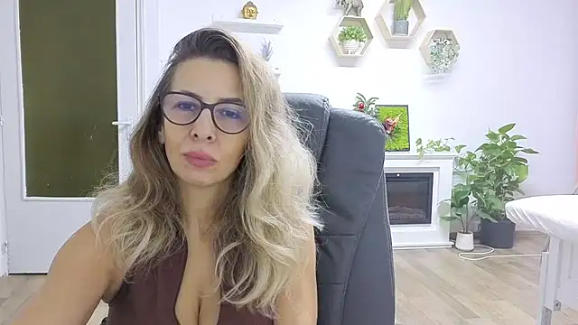 Snapshot of SukyGirl chatting on 29, 11, 2025 SukyGirl online show from 29, 11, 2025