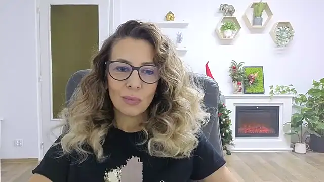 Snapshot of SukyGirl chatting on 2, 12, 2025 SukyGirl online show from 2, 12, 2025