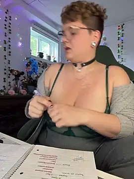 Snapshot of Sweetleeahxx chatting on 6, 6, 2026 Sweetleeahxx online show from 6, 6, 2026