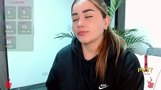 Snapshot of Lucia_star__ chatting on 19, 10, 2025 Lucia star   online show from 19, 10, 2025