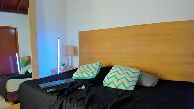 Latrellx7 online show from 7, 3, 2026