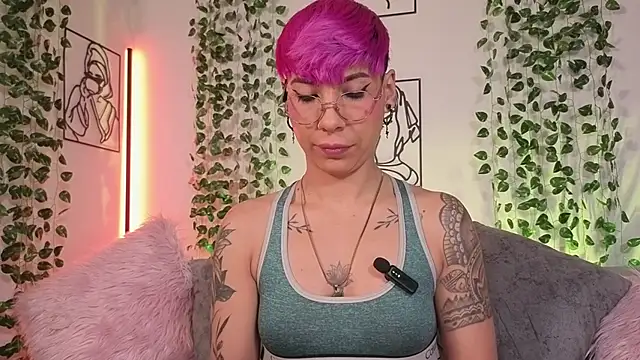 MiaMorgan  online show from 10, 3, 2026