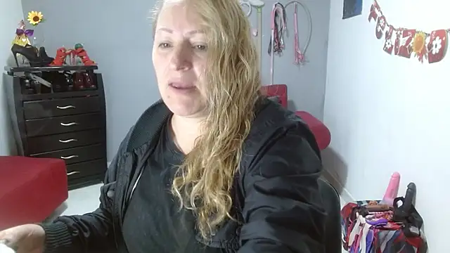 Snapshot of emperabigbootybigass chatting on 12, 3, 2025 emperabigbootybigass online show from 12, 3, 2025