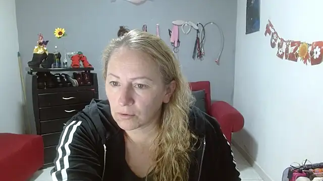 Snapshot of emperabigbootybigass chatting on 19, 3, 2025 emperabigbootybigass online show from 19, 3, 2025