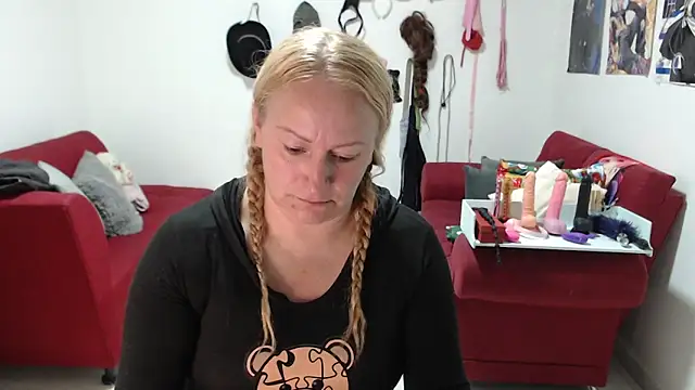 Snapshot of emperabigbootybigass chatting on 18, 12, 2025 emperabigbootybigass online show from 18, 12, 2025