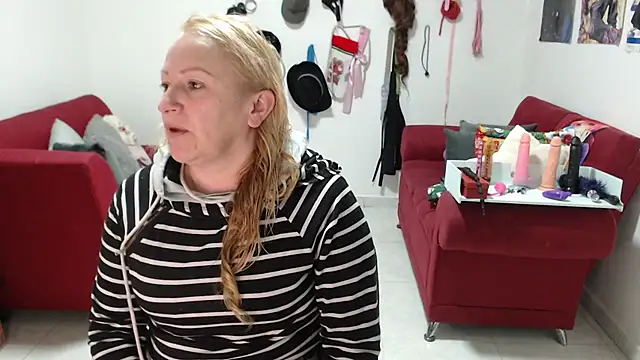 Snapshot of emperabigbootybigass chatting on 19, 12, 2025 emperabigbootybigass online show from 19, 12, 2025