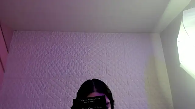 Violetaa diazz online show from 4, 6, 2026