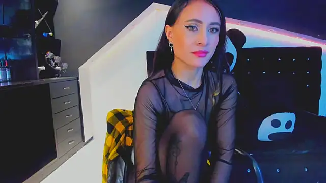 Coral Gibson online show from 22, 3, 2025