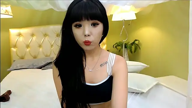 Snapshot of lilzannye chatting on 19, 10, 2025 lilzannye online show from 19, 10, 2025