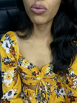 Snapshot of glam_goddess chatting on 18, 12, 2024 glam goddess online show from 18, 12, 2024