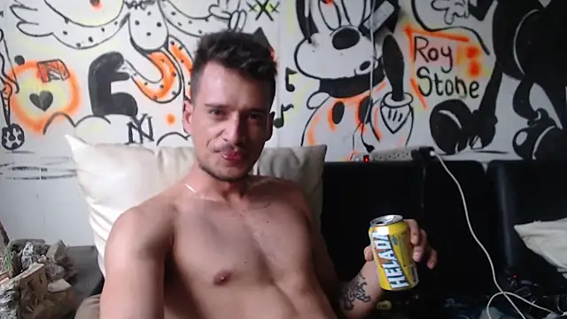 roystonee01 online show from 17, 12, 2025