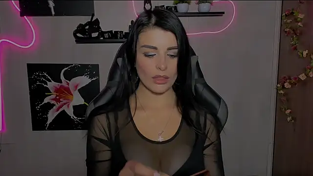 Snapshot of KayWuds chatting on 10, 12, 2024 KayWuds online show from 10, 12, 2024