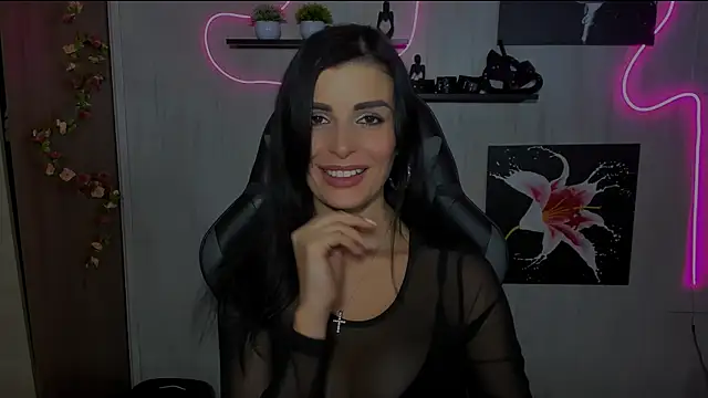 Snapshot of KayWuds chatting on 10, 12, 2024 KayWuds online show from 10, 12, 2024