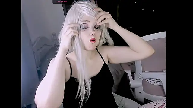 Snapshot of madokapruriens chatting on 25, 10, 2025 madokapruriens online show from 25, 10, 2025