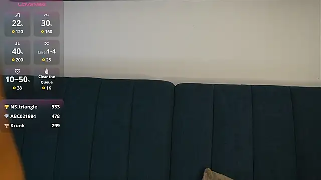 Snapshot of izzy_belle chatting on 4, 2, 2025 izzy belle online show from 4, 2, 2025