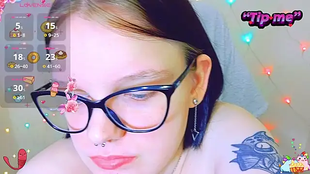 Snapshot of DivaMarisa chatting on 8, 12, 2024 DivaMarisa online show from 8, 12, 2024