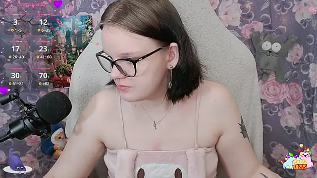 Snapshot of DivaMarisa chatting on 17, 2, 2025 DivaMarisa online show from 17, 2, 2025