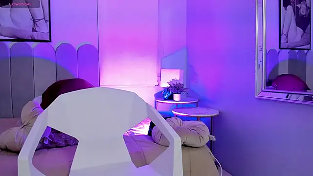 Lucy Williiams online show from 5, 2, 2025