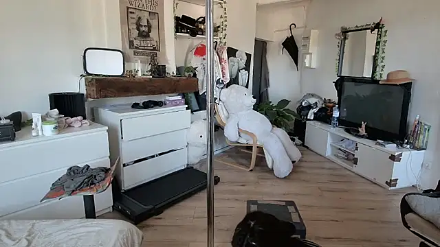 CeriseLapine online show from 22, 10, 2025