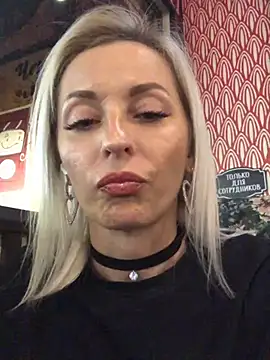 Diamond Bunny  online show from 7, 1, 2025