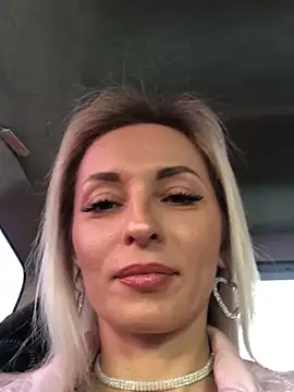 Diamond Bunny  online show from 3, 2, 2025