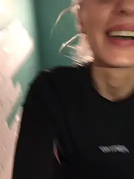 Diamond Bunny  online show from 4, 2, 2025