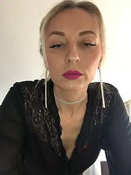 Diamond Bunny  online show from 21, 2, 2025