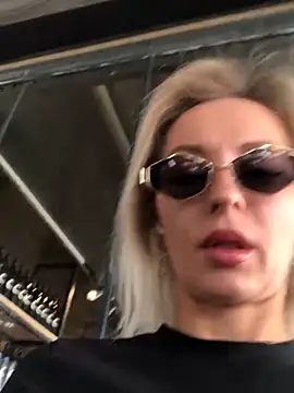 Diamond Bunny  online show from 18, 3, 2025