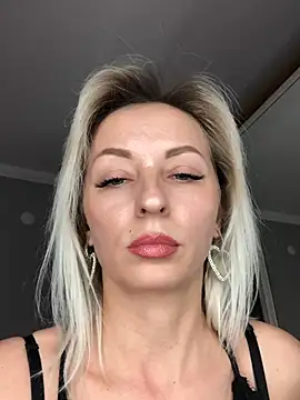 Diamond Bunny  online show from 18, 3, 2025