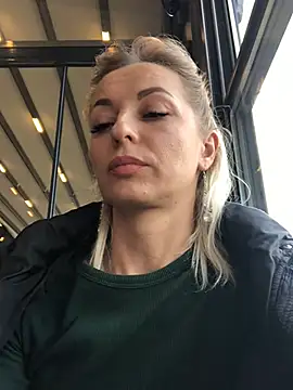 Diamond Bunny  online show from 19, 3, 2025