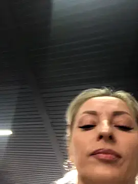 Diamond Bunny  online show from 3, 10, 2025