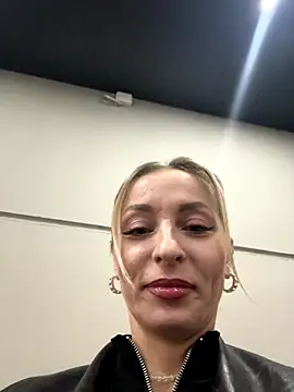 Diamond Bunny  online show from 22, 11, 2025