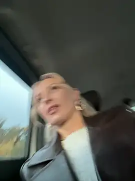 Diamond Bunny  online show from 25, 3, 2026