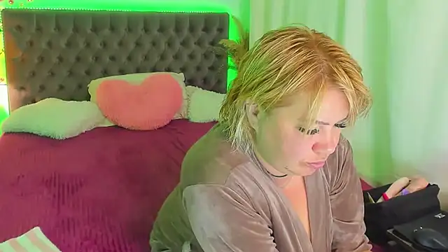 Snapshot of CurlyDreams chatting on 24, 6, 2026 CurlyDreams online show from 24, 6, 2026