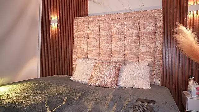 Tiffany sander online show from 21, 11, 2025