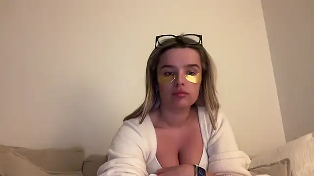 maisiesmithx online show from 16, 4, 2026