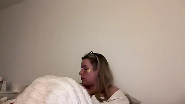 maisiesmithx online show from 16, 4, 2026