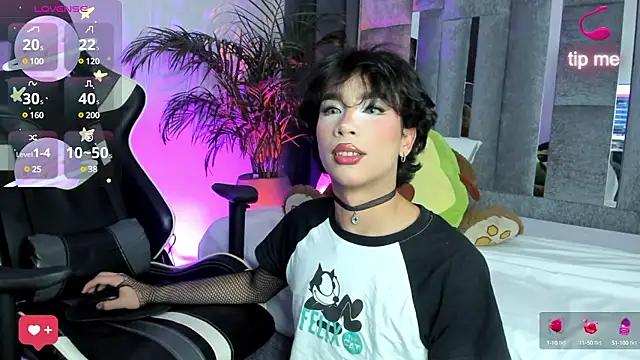 Snapshot of sue___0 chatting on 4, 12, 2024 sue 0 online show from 4, 12, 2024